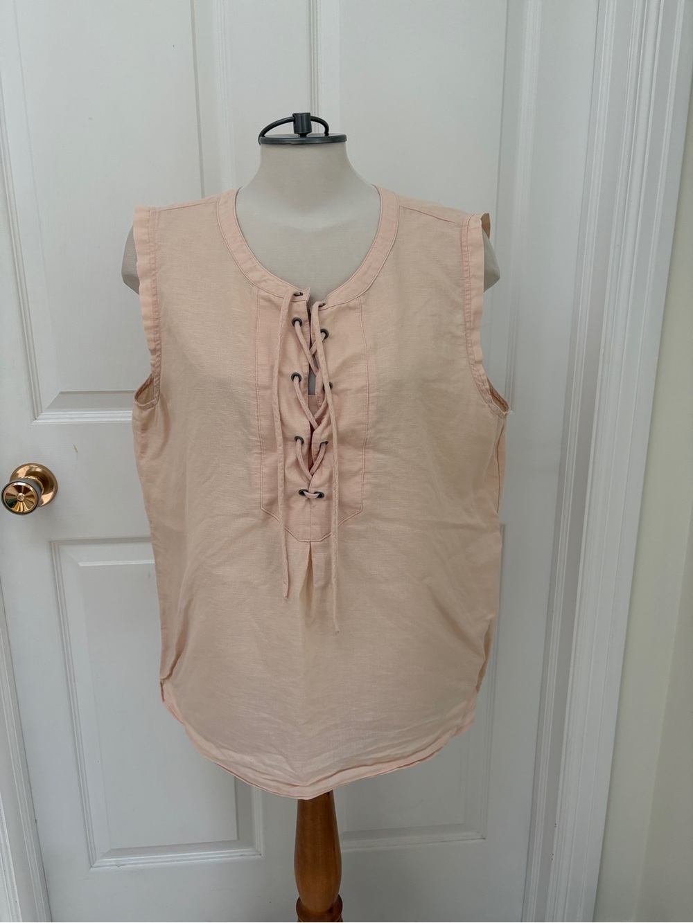 Banana Republic Lace-Up Sleeveless Top in Blush